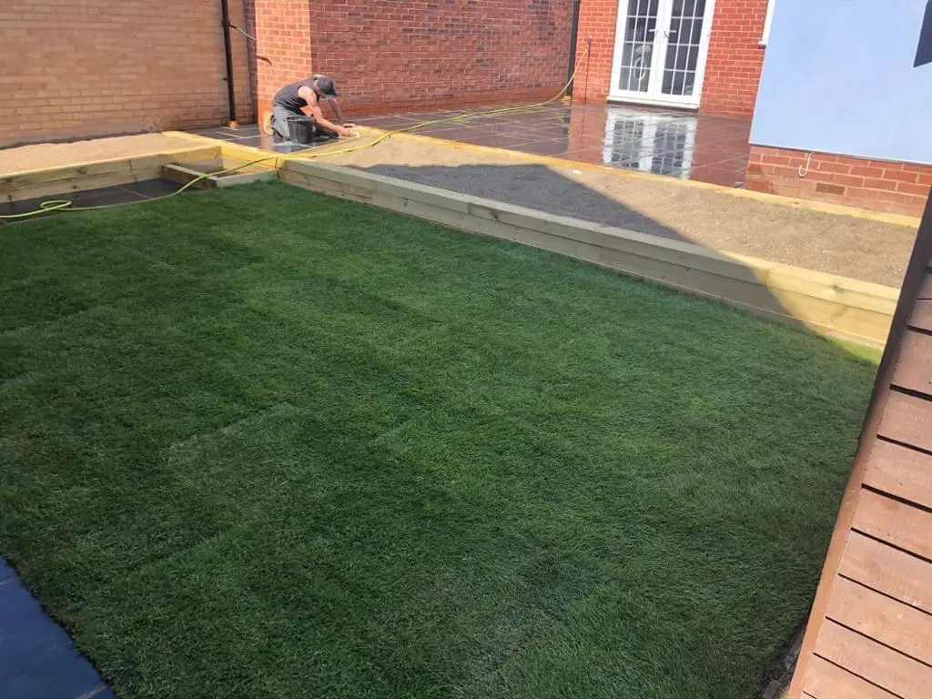 artificial-grass-patio4